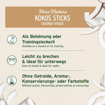 Preview: Hund bekommt einen AniForte Kokos-Stick als getreidefreie Belohnung und Zahnpflege