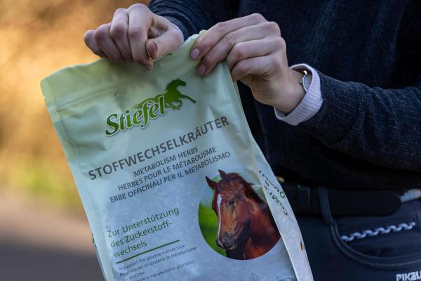 Premium Stoffwechselkräuter für Pferde ideal als Kur im Fellwechsel Frühjahr und Herbst